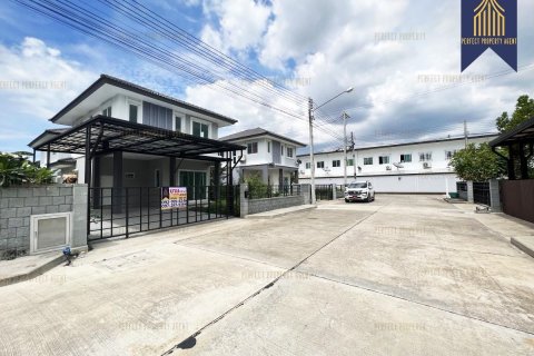 House in Pathum Thani, Thailand 4 bedrooms № 159219 - photo 12