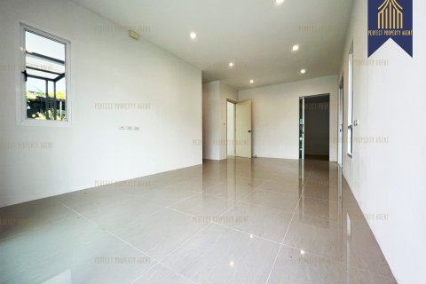 House in Pathum Thani, Thailand 4 bedrooms № 159219 - photo 3