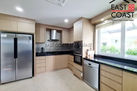 Casa de 4 dormitorios en Pattaya, Tailandia № 213191 - foto 5