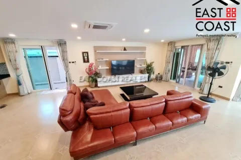 Casa de 4 dormitorios en Pattaya, Tailandia № 213191 - foto 11