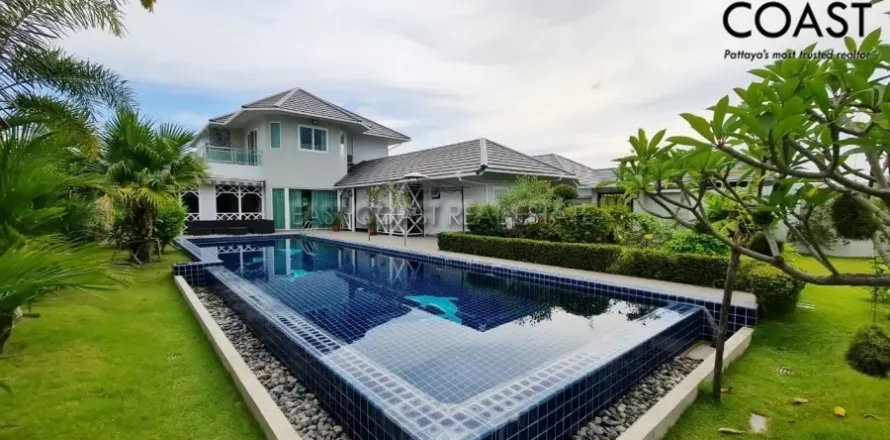 Casa de 4 dormitorios en Pattaya, Tailandia № 213191