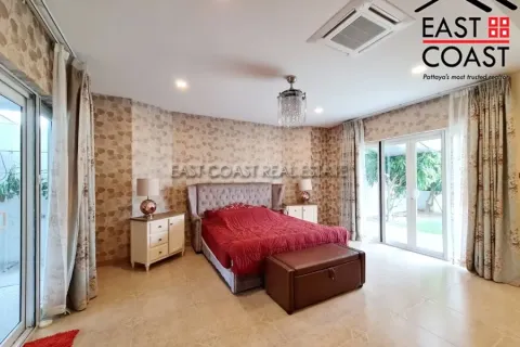 Casa de 4 dormitorios en Pattaya, Tailandia № 213191 - foto 17