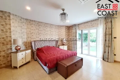 Casa de 4 dormitorios en Pattaya, Tailandia № 213190 - foto 15