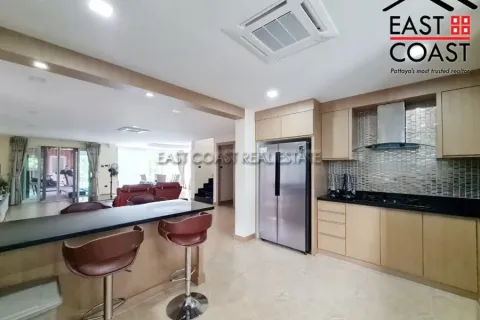 Casa de 4 dormitorios en Pattaya, Tailandia № 213190 - foto 6