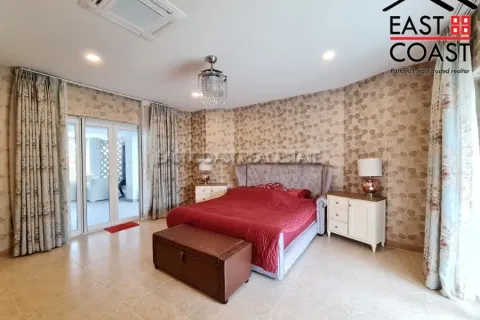 Casa de 4 dormitorios en Pattaya, Tailandia № 213190 - foto 16
