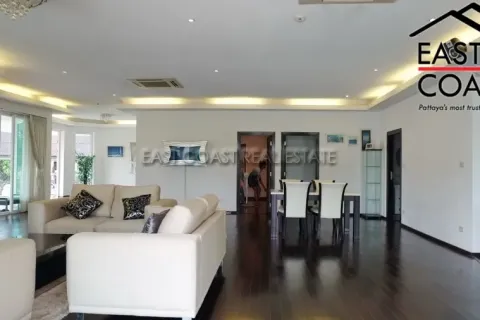 Casa de 3 dormitorios en Pattaya, Tailandia № 213189 - foto 11