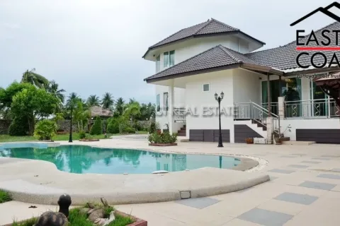 House in Pattaya, Thailand 3 bedrooms № 213189