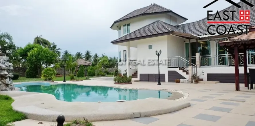 Casa de 3 dormitorios en Pattaya, Tailandia № 213189