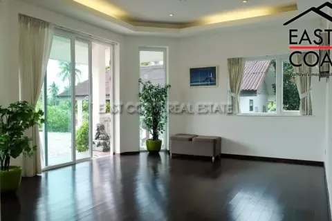 Casa de 3 dormitorios en Pattaya, Tailandia № 213189 - foto 10