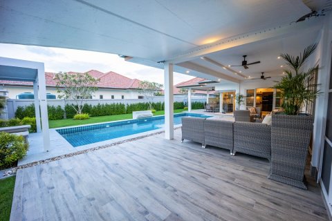 Villa in Hua Hin, Thailand 3 bedrooms № 168299 - photo 4