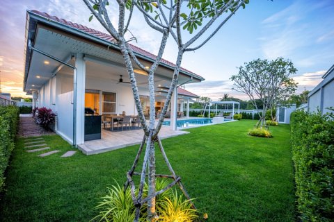 Villa in Hua Hin, Thailand 3 bedrooms № 168299 - photo 2