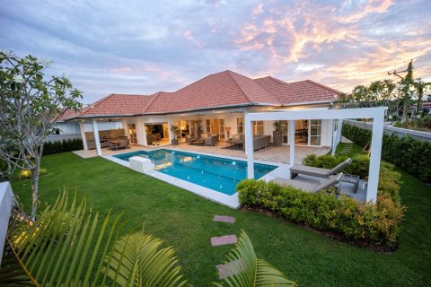 Villa in Hua Hin, Thailand 3 bedrooms № 168299