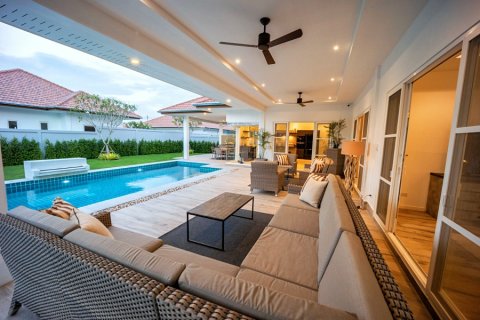 Villa in Hua Hin, Thailand 3 bedrooms № 168299 - photo 3