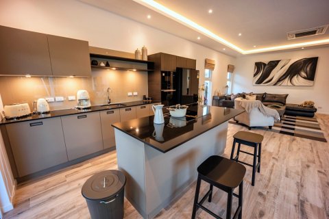 Villa in Hua Hin, Thailand 3 bedrooms № 168299 - photo 10