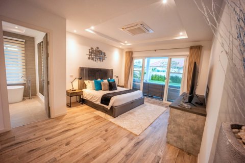Villa in Hua Hin, Thailand 3 bedrooms № 168299 - photo 11