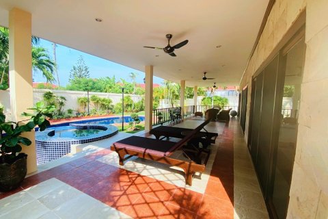 Villa in Hua Hin, Thailand 3 bedrooms № 168300 - photo 3