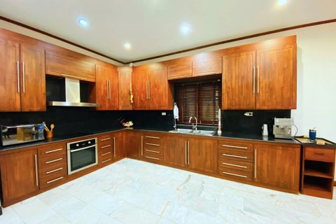 Villa in Hua Hin, Thailand 3 bedrooms № 168300 - photo 11