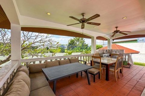 House in Pattaya, Thailand 4 bedrooms № 196621 - photo 6
