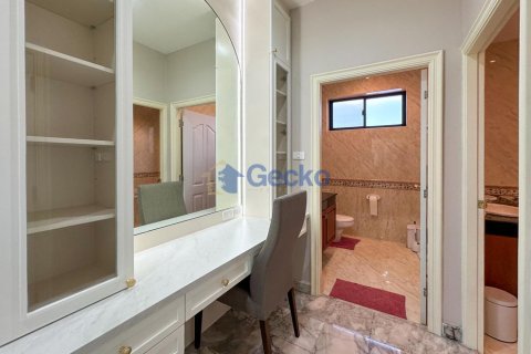 House in Pattaya, Thailand 4 bedrooms № 196621 - photo 30