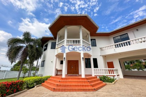 House in Pattaya, Thailand 4 bedrooms № 196621 - photo 10