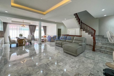 House in Pattaya, Thailand 4 bedrooms № 196621 - photo 14
