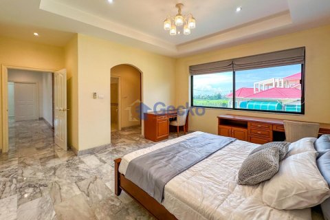 House in Pattaya, Thailand 4 bedrooms № 196621 - photo 25