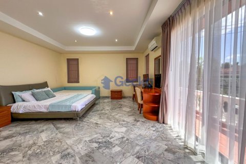 House in Pattaya, Thailand 4 bedrooms № 196621 - photo 21