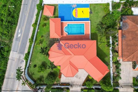 House in Pattaya, Thailand 4 bedrooms № 196621 - photo 3