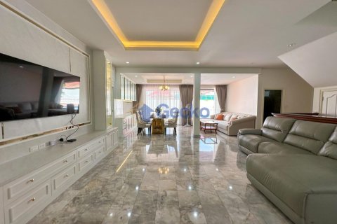 House in Pattaya, Thailand 4 bedrooms № 196621 - photo 19