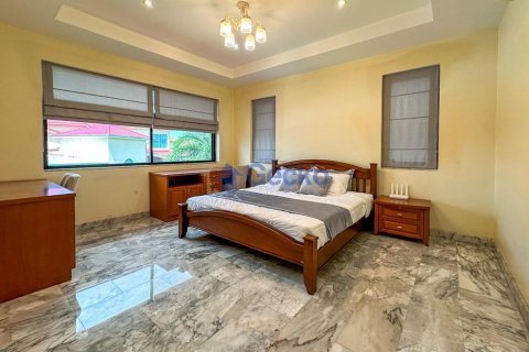 House in Pattaya, Thailand 4 bedrooms № 196621 - photo 23