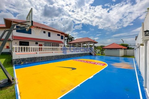 House in Pattaya, Thailand 4 bedrooms № 196621 - photo 4