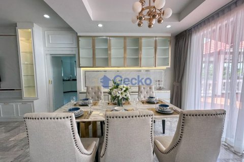 House in Pattaya, Thailand 4 bedrooms № 196621 - photo 20