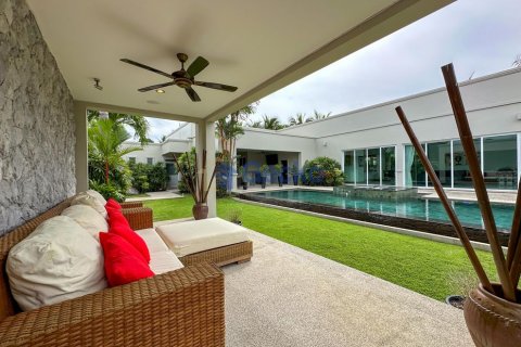 House in Pattaya, Thailand 3 bedrooms № 196619 - photo 8