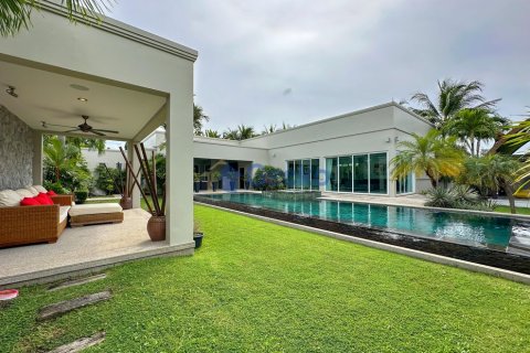 House in Pattaya, Thailand 3 bedrooms № 196619 - photo 6