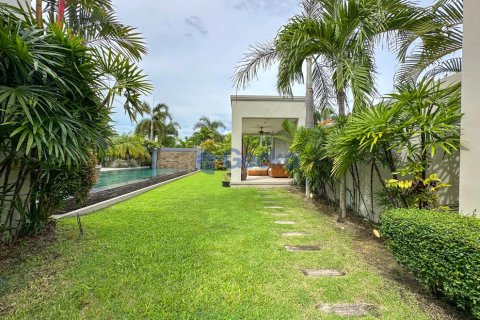 House in Pattaya, Thailand 3 bedrooms № 196619 - photo 10