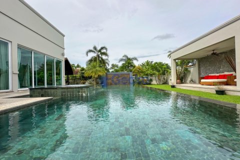House in Pattaya, Thailand 3 bedrooms № 196619 - photo 4
