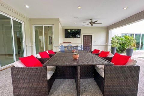 House in Pattaya, Thailand 3 bedrooms № 196619 - photo 11
