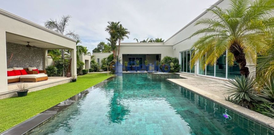 House in Pattaya, Thailand 3 bedrooms № 196619