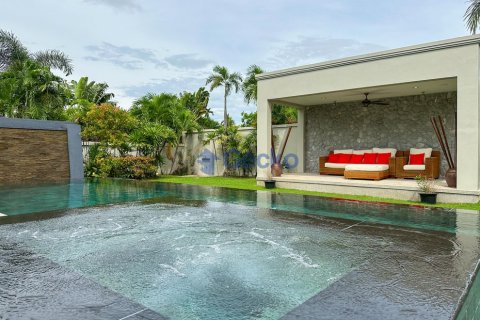 House in Pattaya, Thailand 3 bedrooms № 196619 - photo 2