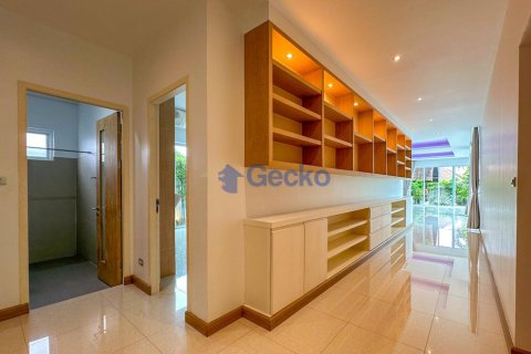 House in Pattaya, Thailand 3 bedrooms № 196619 - photo 22