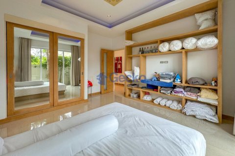 House in Pattaya, Thailand 3 bedrooms № 196619 - photo 21