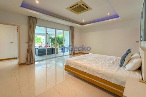 House in Pattaya, Thailand 3 bedrooms № 196619 - photo 27