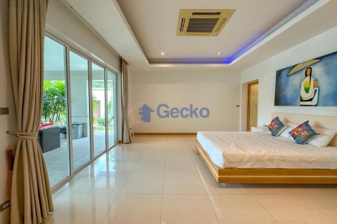 House in Pattaya, Thailand 3 bedrooms № 196619 - photo 28