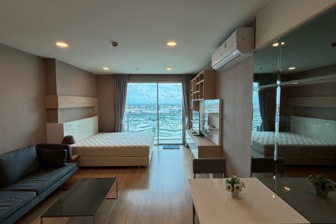 Студия в кондо в Ваттхане, Бангкок, Таиланд № 141088 - фото 1