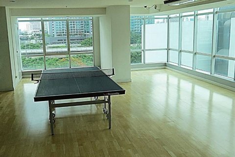 Кондоминиум с 3 спальнями в Кхлонг Сане, Бангкок, Таиланд № 141087 - фото 11