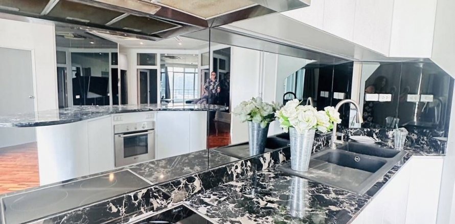 Кондоминиум с 3 спальнями в Кхлонг Сане, Бангкок, Таиланд № 141087