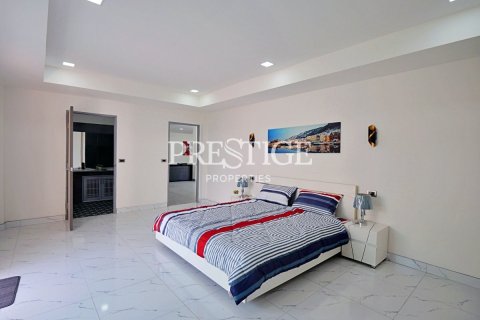 House in Pattaya, Thailand 6 bedrooms № 233248 - photo 14