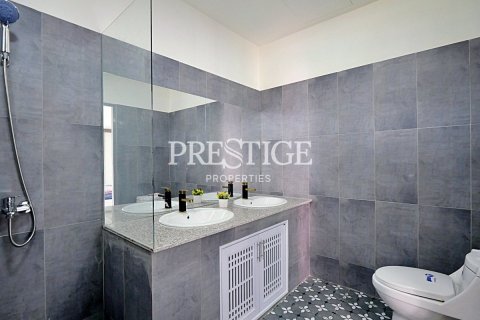 House in Pattaya, Thailand 6 bedrooms № 233248 - photo 15