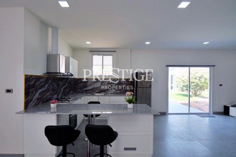 House in Pattaya, Thailand 6 bedrooms № 233248 - photo 9