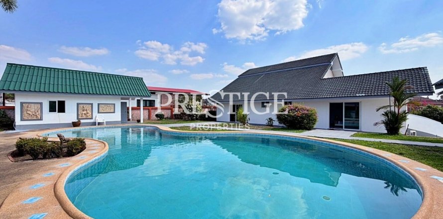 House in Pattaya, Thailand 6 bedrooms № 233248